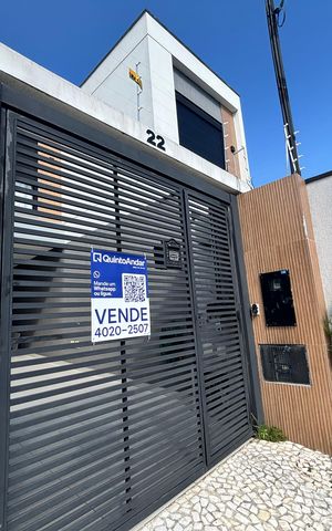 Casa à venda com 110m², 3 quartos e 2 vagas Casa à venda com 110m², 3 quartos e 2 vagasFachada