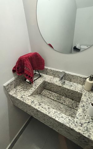 Casa à venda com 110m², 3 quartos e 2 vagas Casa à venda com 110m², 3 quartos e 2 vagasBanheiro 1