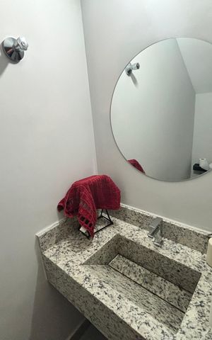 Casa à venda com 110m², 3 quartos e 2 vagas Casa à venda com 110m², 3 quartos e 2 vagasBanheiro 1