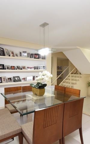 Casa de condomínio à venda com 280m², 5 quartos e 5 vagasSala