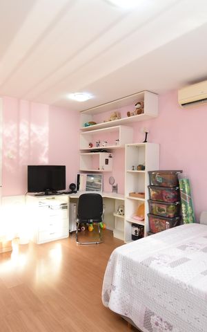 Casa de condomínio à venda com 280m², 5 quartos e 5 vagasSuíte 2