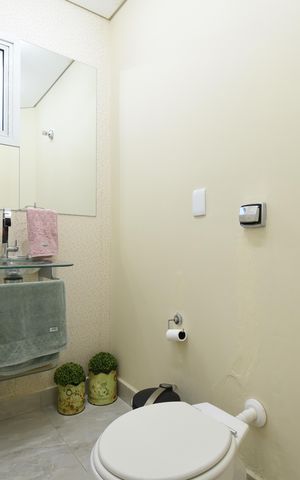 Casa de condomínio à venda com 280m², 5 quartos e 5 vagasLavabo