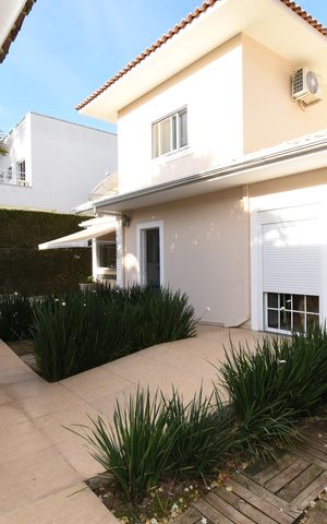 Casa de condomínio à venda com 280m², 5 quartos e 5 vagasÁrea externa 