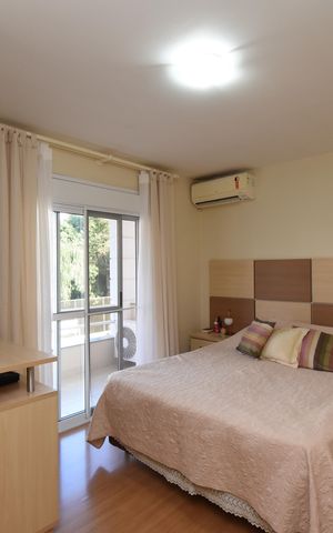 Casa de condomínio à venda com 280m², 5 quartos e 5 vagasSuíte