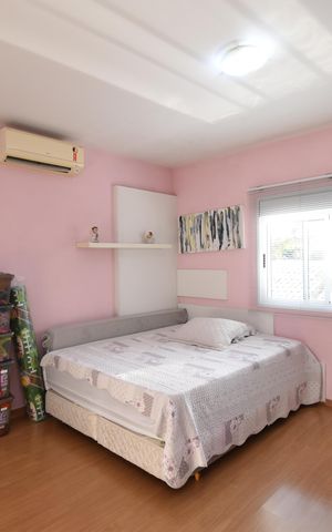 Casa de condomínio à venda com 280m², 5 quartos e 5 vagasSuíte 2