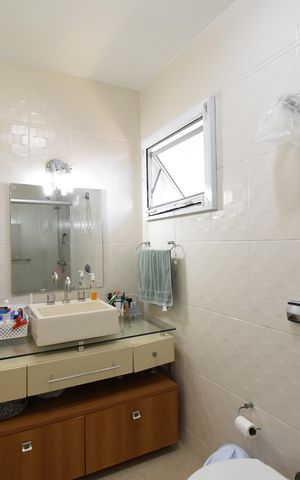 Casa de condomínio à venda com 280m², 5 quartos e 5 vagasBanheiro da Suíte
