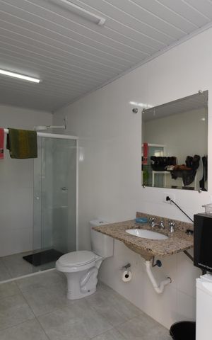 Casa de condomínio à venda com 280m², 5 quartos e 5 vagasBanheiro Externo