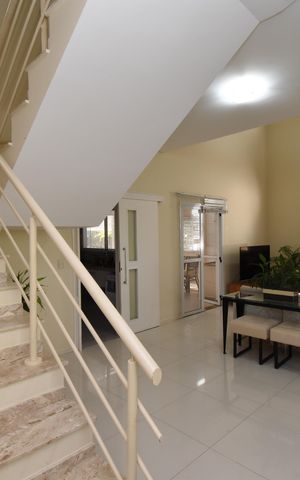 Casa de condomínio à venda com 280m², 5 quartos e 5 vagasSala