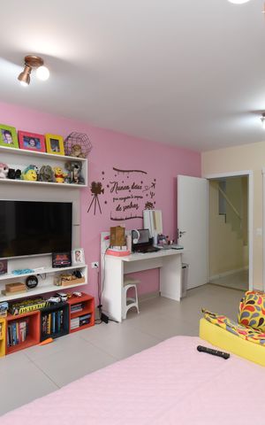 Casa de condomínio à venda com 280m², 5 quartos e 5 vagasSuíte 3
