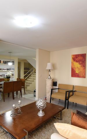 Casa de condomínio à venda com 280m², 5 quartos e 5 vagasSala