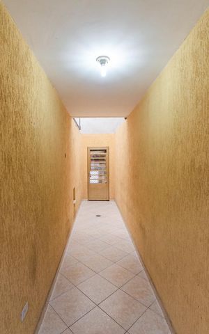 Casa à venda com 140m², 3 quartos e 2 vagas Casa à venda com 140m², 3 quartos e 2 vagasCorredor