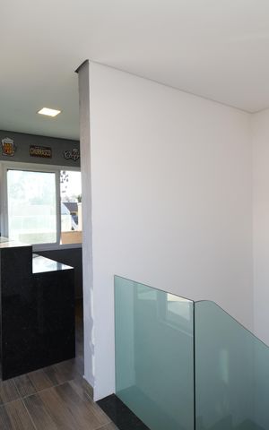 Casa de condomínio à venda com 148m², 3 quartos e 4 vagasEscada