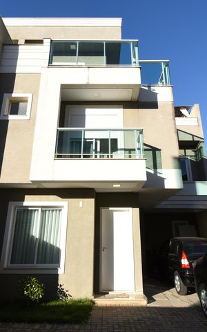 Casa de condomínio à venda com 148m², 3 quartos e 4 vagasFachada do sobrado