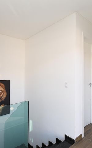 Casa de condomínio à venda com 148m², 3 quartos e 4 vagasEscada