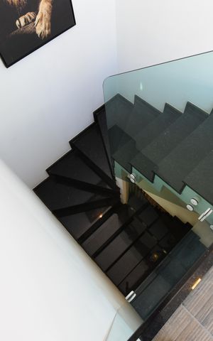 Casa de condomínio à venda com 148m², 3 quartos e 4 vagasEscada