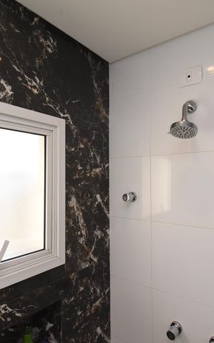 Casa de condomínio à venda com 148m², 3 quartos e 4 vagasBanheiro da Suíte
