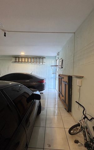 Casa à venda com 119m², 2 quartos e 2 vagas Casa à venda com 119m², 2 quartos e 2 vagasGaragem