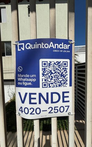 Casa à venda com 119m², 2 quartos e 2 vagas Casa à venda com 119m², 2 quartos e 2 vagasFachada