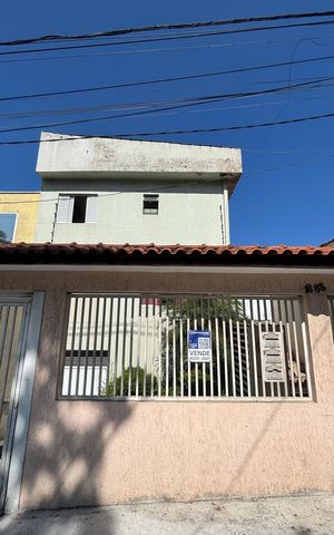 Casa à venda com 119m², 2 quartos e 2 vagas Casa à venda com 119m², 2 quartos e 2 vagasFachada