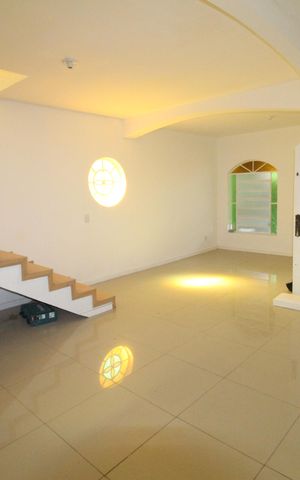 Casa para alugar com 261m², 5 quartos e 4 vagasSala
