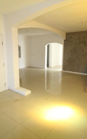 Casa para alugar com 261m², 5 quartos e 4 vagasSala