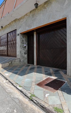 Casa para alugar com 470m², 10 quartos e 2 vagas Casa para alugar com 470m², 10 quartos e 2 vagasFachada