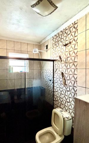 Casa à venda com 380m², 4 quartos e 4 vagas Casa à venda com 380m², 4 quartos e 4 vagasBanheiro 1