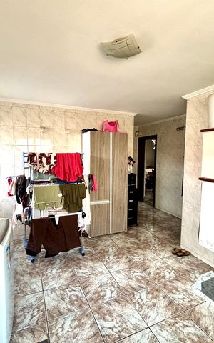 Casa à venda com 380m², 4 quartos e 4 vagas Casa à venda com 380m², 4 quartos e 4 vagasÁrea de Serviço