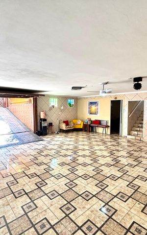 Casa à venda com 380m², 4 quartos e 4 vagas Casa à venda com 380m², 4 quartos e 4 vagasSalão de Festas