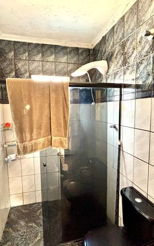 Casa à venda com 380m², 4 quartos e 4 vagas Casa à venda com 380m², 4 quartos e 4 vagasBanheiro 2