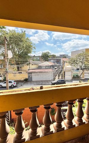 Casa à venda com 380m², 4 quartos e 4 vagas Casa à venda com 380m², 4 quartos e 4 vagasVaranda