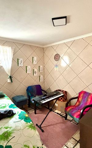 Casa à venda com 380m², 4 quartos e 4 vagas Casa à venda com 380m², 4 quartos e 4 vagasEscritório