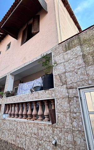 Casa à venda com 380m², 4 quartos e 4 vagas Casa à venda com 380m², 4 quartos e 4 vagasFachada
