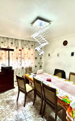 Casa à venda com 380m², 4 quartos e 4 vagas Casa à venda com 380m², 4 quartos e 4 vagasSala de Jantar