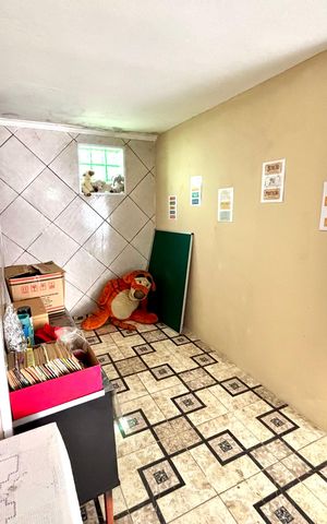 Casa à venda com 380m², 4 quartos e 4 vagas Casa à venda com 380m², 4 quartos e 4 vagasEscritório