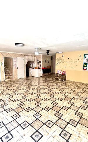 Casa à venda com 380m², 4 quartos e 4 vagas Casa à venda com 380m², 4 quartos e 4 vagasSalão de Festas