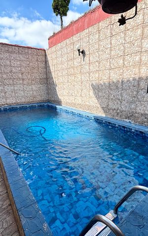 Casa à venda com 380m², 4 quartos e 4 vagas Casa à venda com 380m², 4 quartos e 4 vagasPiscina