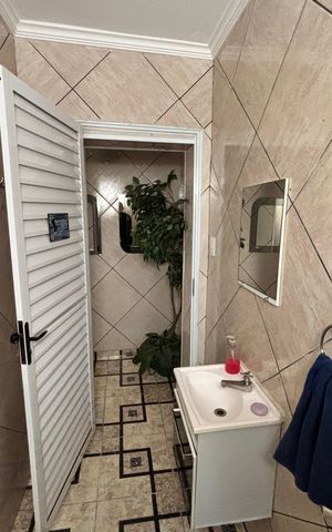 Casa à venda com 380m², 4 quartos e 4 vagas Casa à venda com 380m², 4 quartos e 4 vagasBanheiro 4