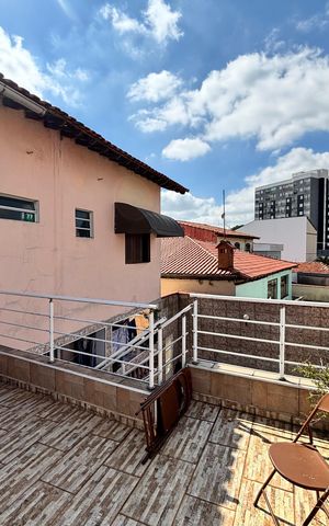 Casa à venda com 380m², 4 quartos e 4 vagas Casa à venda com 380m², 4 quartos e 4 vagasVaranda