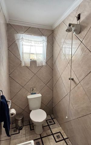 Casa à venda com 380m², 4 quartos e 4 vagas Casa à venda com 380m², 4 quartos e 4 vagasBanheiro 4