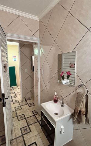 Casa à venda com 380m², 4 quartos e 4 vagas Casa à venda com 380m², 4 quartos e 4 vagasBanheiro 4