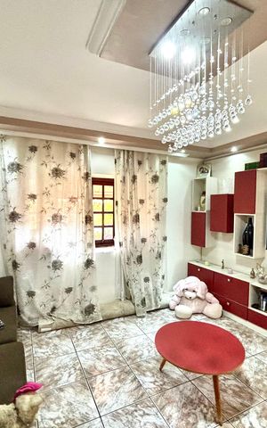 Casa à venda com 380m², 4 quartos e 4 vagas Casa à venda com 380m², 4 quartos e 4 vagasSala
