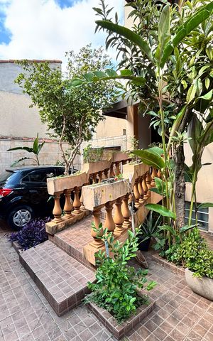 Casa à venda com 380m², 4 quartos e 4 vagas Casa à venda com 380m², 4 quartos e 4 vagasGaragem