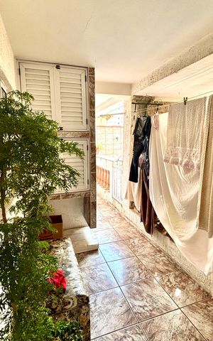Casa à venda com 380m², 4 quartos e 4 vagas Casa à venda com 380m², 4 quartos e 4 vagasÁrea comum