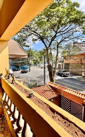 Casa à venda com 380m², 4 quartos e 4 vagas Casa à venda com 380m², 4 quartos e 4 vagasVaranda