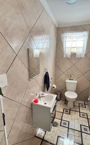 Casa à venda com 380m², 4 quartos e 4 vagas Casa à venda com 380m², 4 quartos e 4 vagasBanheiro 4