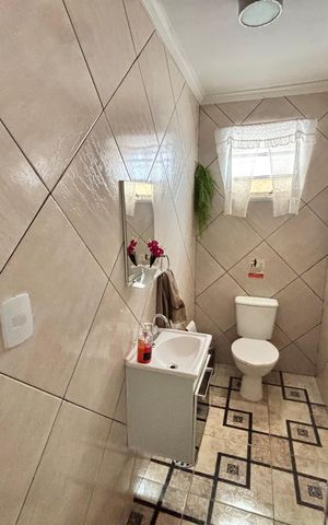 Casa à venda com 380m², 4 quartos e 4 vagas Casa à venda com 380m², 4 quartos e 4 vagasBanheiro 3