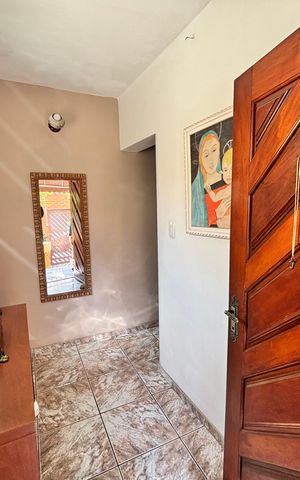 Casa à venda com 380m², 4 quartos e 4 vagas Casa à venda com 380m², 4 quartos e 4 vagasEntrada