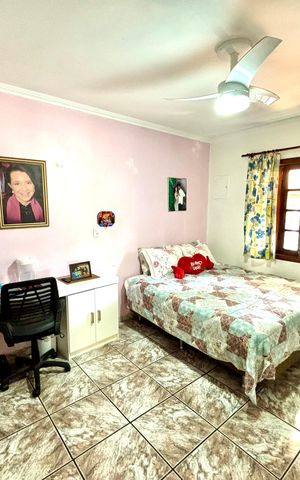 Casa à venda com 380m², 4 quartos e 4 vagas Casa à venda com 380m², 4 quartos e 4 vagasQuarto 1