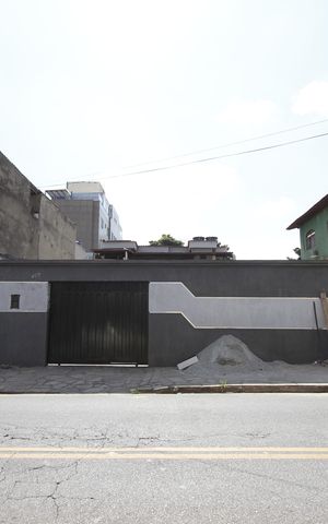 Casa à venda com 360m², 5 quartos e 3 vagasFachada